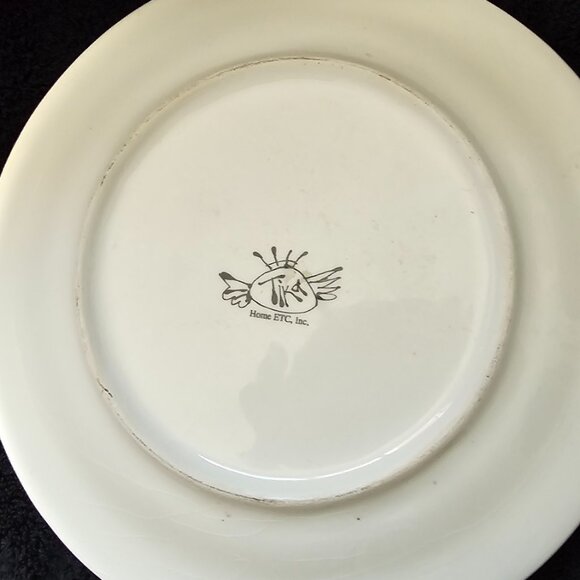 Tika Home ETC, Inc 8 " Round Ceramic Heart Plate - Picture 2 of 2
